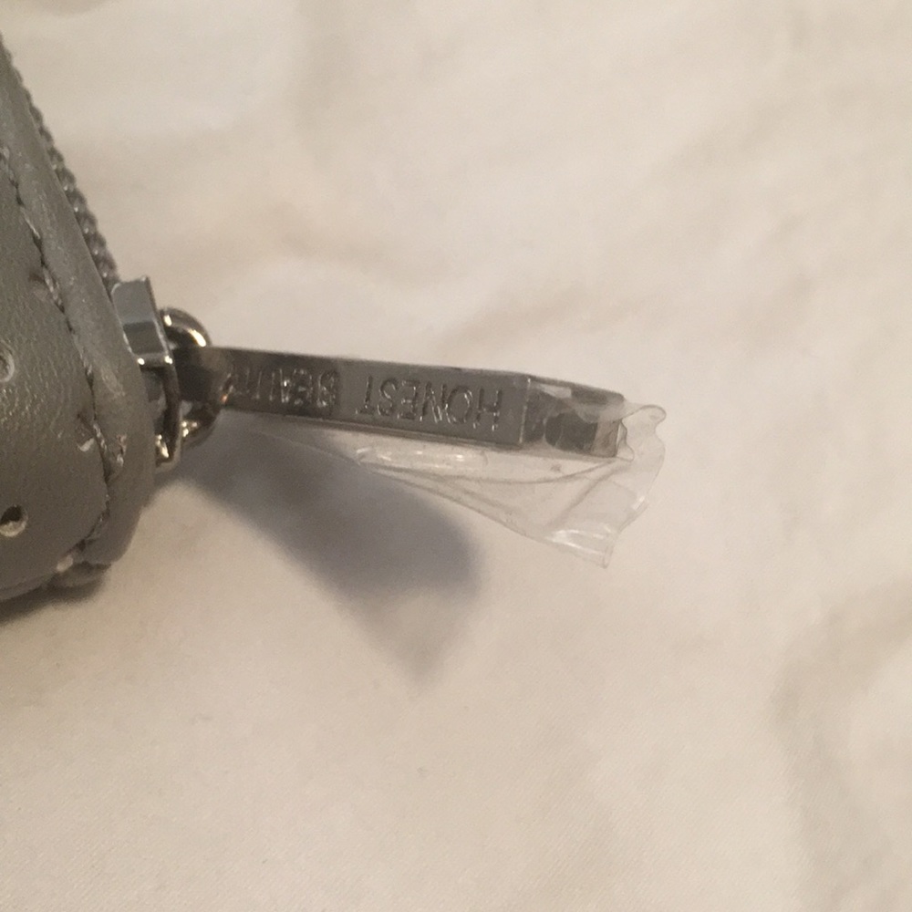 Honest beauty zippered pouch - Picture 6 of 9